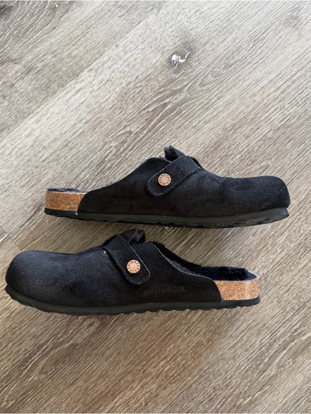 Birkenstock Womans Black Fleece-Lined Slip-On Clogs with Buckle - Picture 4 of 4